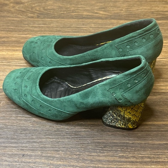 3/$30 Girotti Green Suede Women's Shoes with Snake Print Heel - Picture 2 of 10